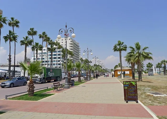 Colonial 32 * Perivolia