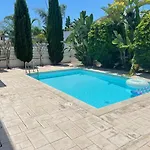 Colonial 32 וילה