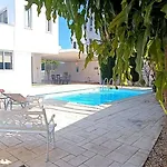 Colonial 32 וילה פריווליה
