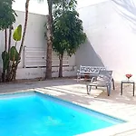 Colonial 32 וילה *