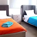 Willa Colonial 32