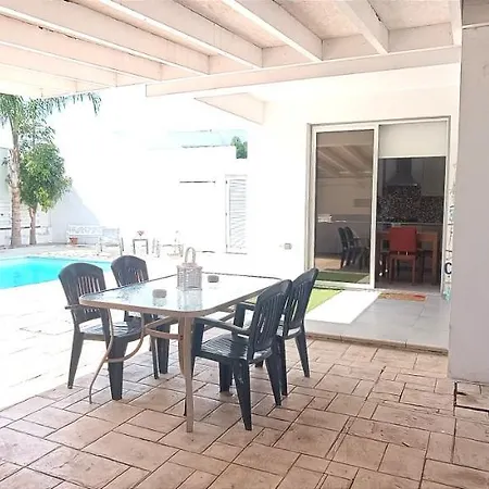 וילה Colonial 32