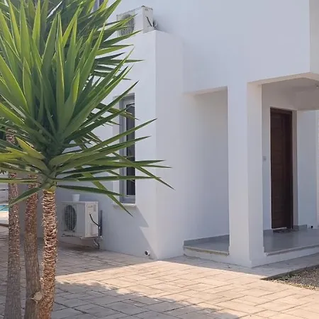 Colonial 32 * Perivólia