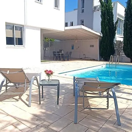 Colonial 32 Perivólia