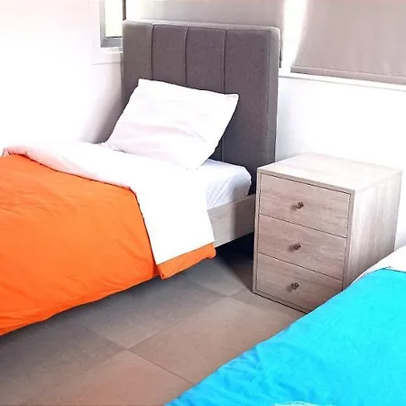 Colonial 32 * Perivólia