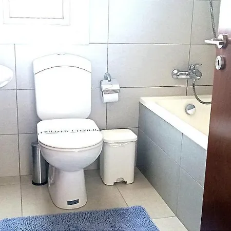 Colonial 32 Perivólia