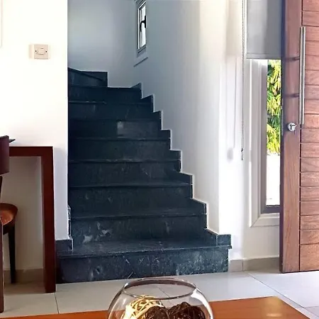 Colonial 32 Vilă *