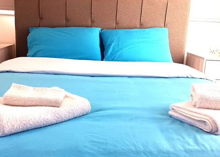 Colonial 32 * Perivolia